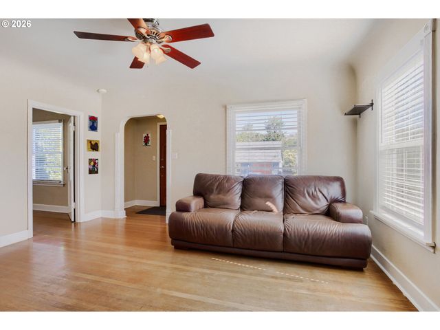 2928 Ne 2ND Ave, Camas, WA 98607