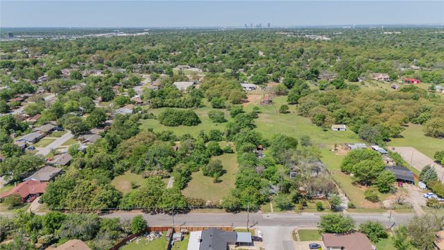2700 Hitson Lane, Fort Worth, TX 76112