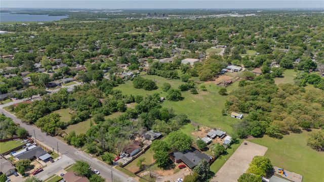 2700 Hitson Lane, Fort Worth, TX 76112