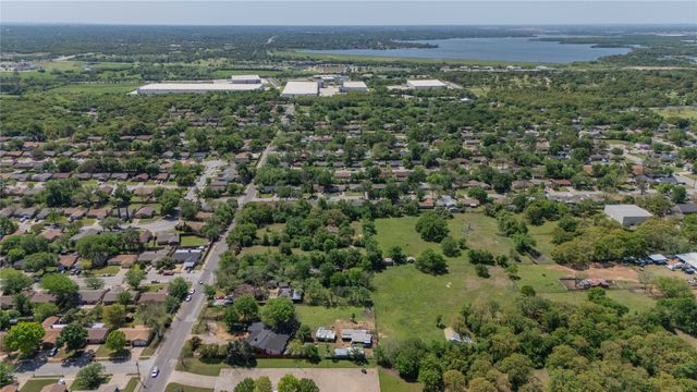 2700 Hitson Lane, Fort Worth, TX 76112
