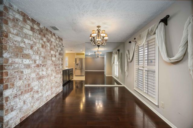 9871 Sageaspen Lane, Houston, TX 77089