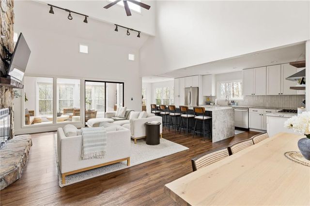 110 Lake Top Court, Roswell, GA 30076