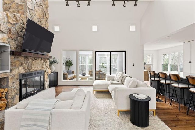 110 Lake Top Court, Roswell, GA 30076