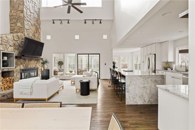 110 Lake Top Court, Roswell, GA 30076