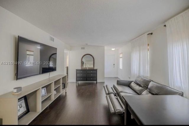 6245 SW 47th Mnr 101, Davie, FL 33314