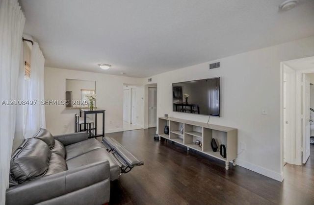 6245 SW 47th Mnr 101, Davie, FL 33314
