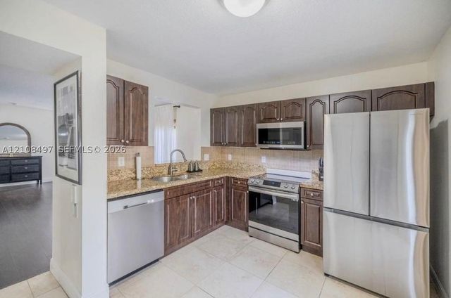6245 SW 47th Mnr 101, Davie, FL 33314