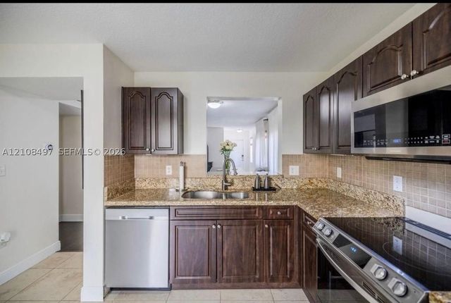 6245 SW 47th Mnr 101, Davie, FL 33314