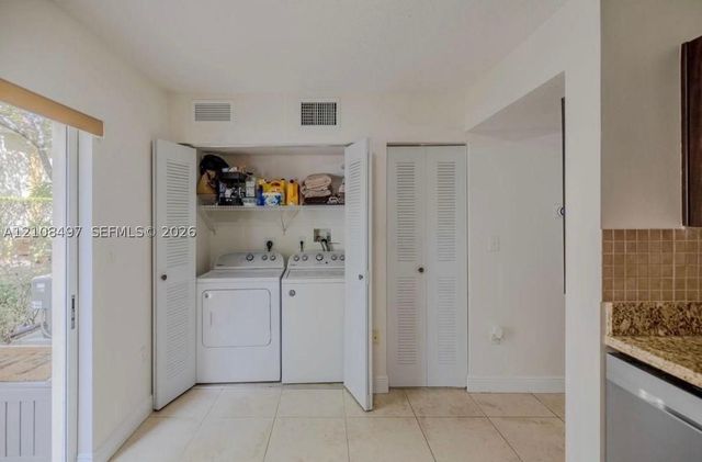 6245 SW 47th Mnr 101, Davie, FL 33314