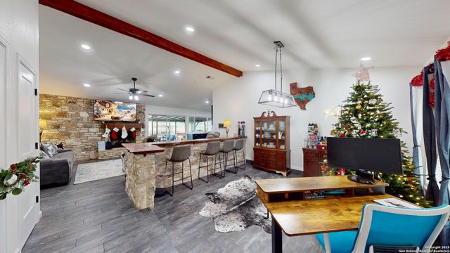 8258 Phoenix, Universal City, TX 78148