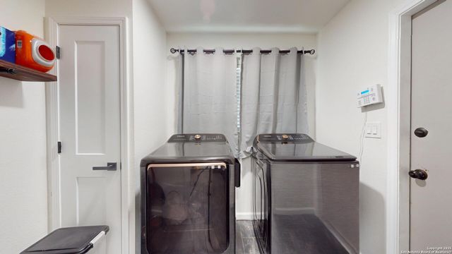 8258 Phoenix, Universal City, TX 78148