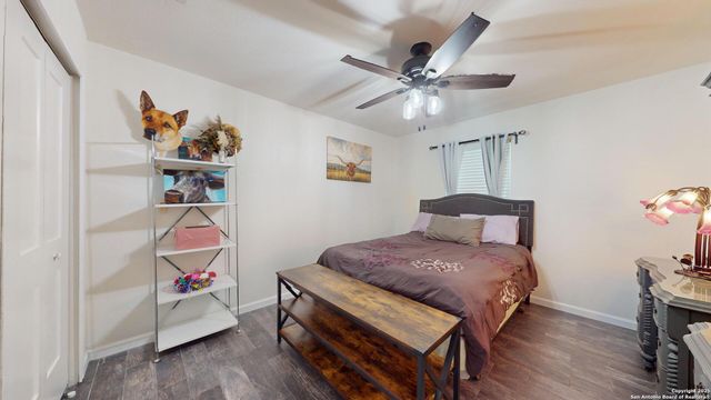 8258 Phoenix, Universal City, TX 78148