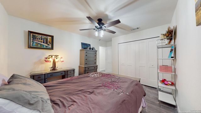 8258 Phoenix, Universal City, TX 78148