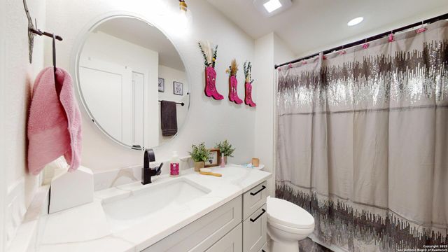 8258 Phoenix, Universal City, TX 78148