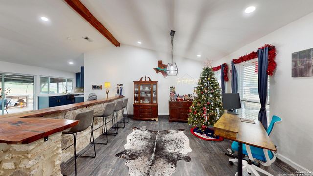 8258 Phoenix, Universal City, TX 78148