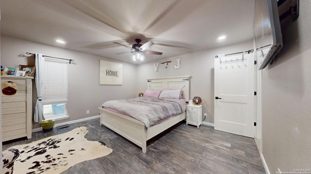 8258 Phoenix, Universal City, TX 78148