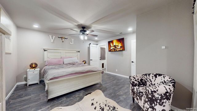 8258 Phoenix, Universal City, TX 78148