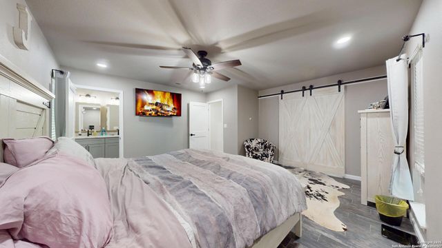 8258 Phoenix, Universal City, TX 78148