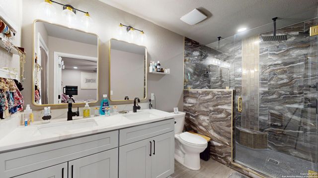 8258 Phoenix, Universal City, TX 78148