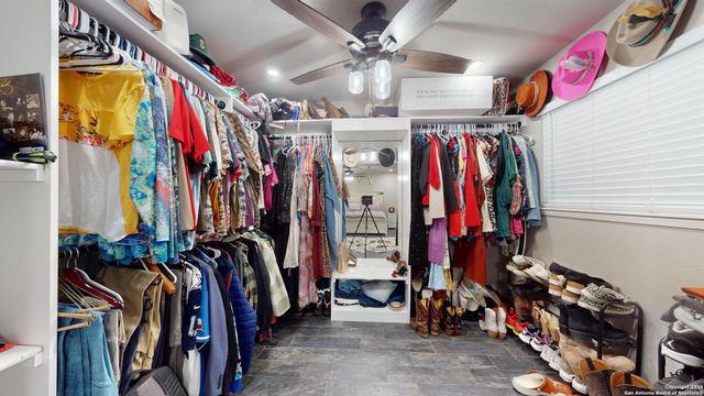 8258 Phoenix, Universal City, TX 78148