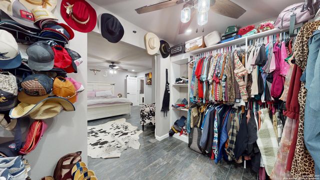 8258 Phoenix, Universal City, TX 78148