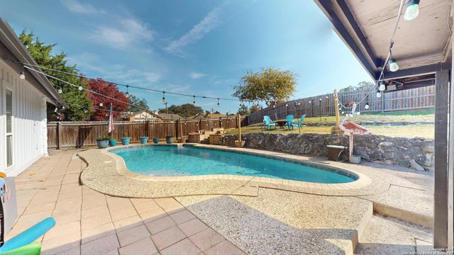 8258 Phoenix, Universal City, TX 78148