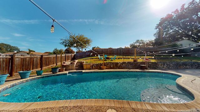 8258 Phoenix, Universal City, TX 78148