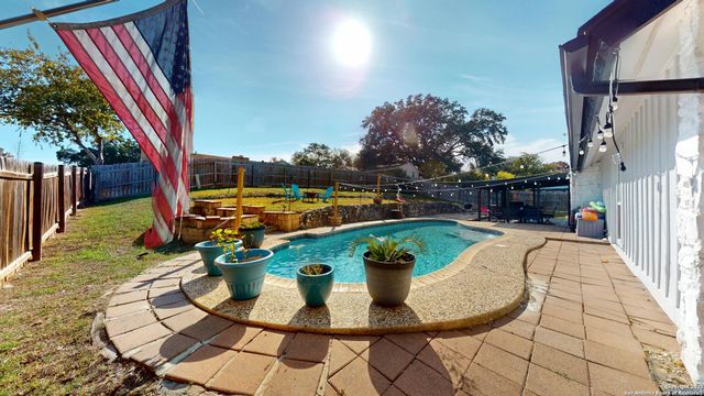 8258 Phoenix, Universal City, TX 78148