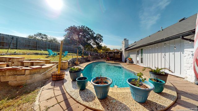 8258 Phoenix, Universal City, TX 78148