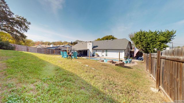 8258 Phoenix, Universal City, TX 78148