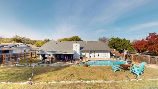 8258 Phoenix, Universal City, TX 78148