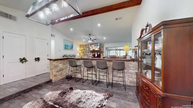 8258 Phoenix, Universal City, TX 78148