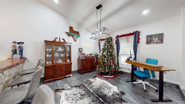 8258 Phoenix, Universal City, TX 78148