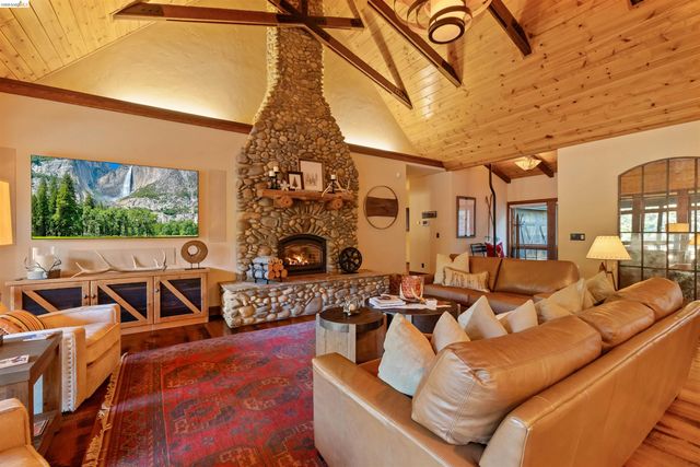 31631 Old Strawberry Rd, Strawberry, CA 95375