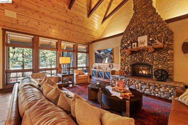 31631 Old Strawberry Rd, Strawberry, CA 95375