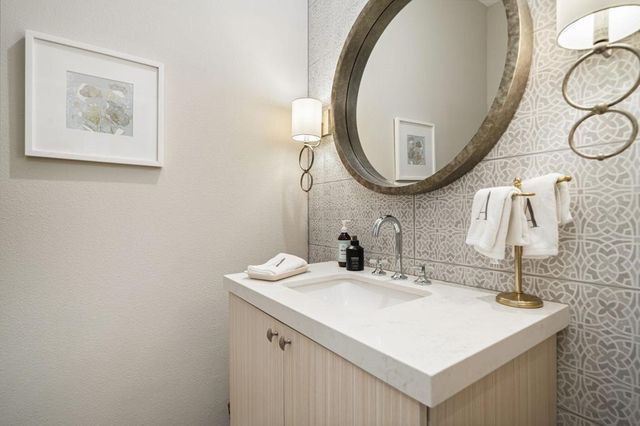 39 La Costa Drive, Rancho Mirage, CA 92270