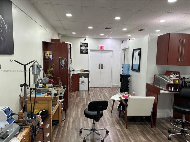 140 Hialeah Dr, Hialeah, FL 33010