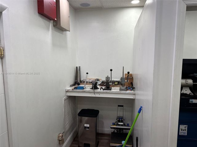 140 Hialeah Dr, Hialeah, FL 33010