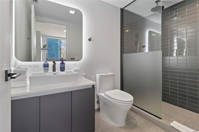 227 NE 2nd St 2506, Miami, FL 33132