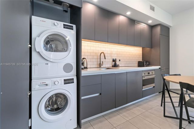 227 NE 2nd St 2506, Miami, FL 33132