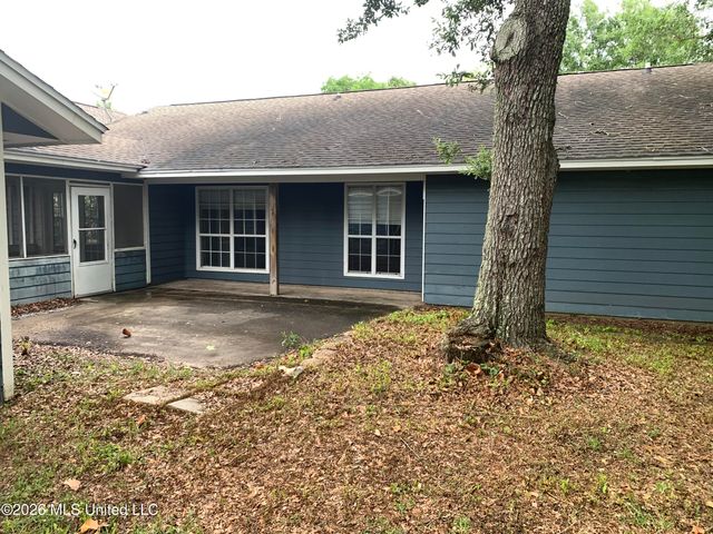 606 Beyer Drive, Bay Saint Louis, MS 39520