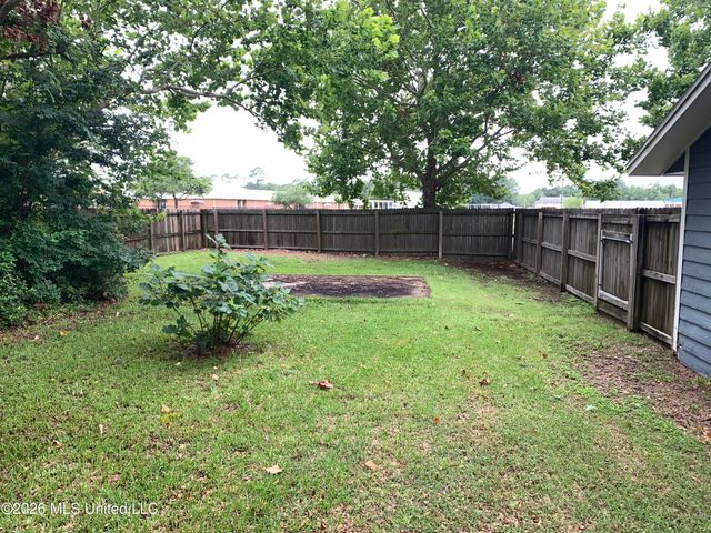 606 Beyer Drive, Bay Saint Louis, MS 39520