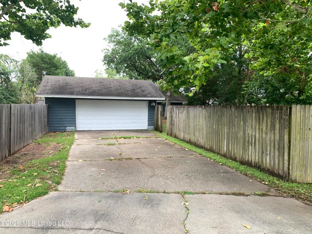 606 Beyer Drive, Bay Saint Louis, MS 39520