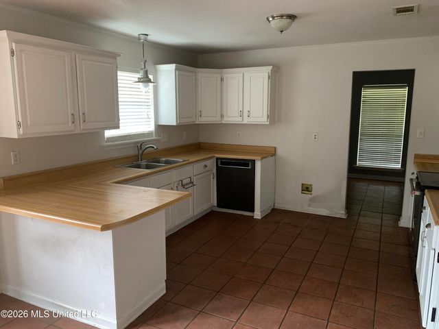 606 Beyer Drive, Bay Saint Louis, MS 39520