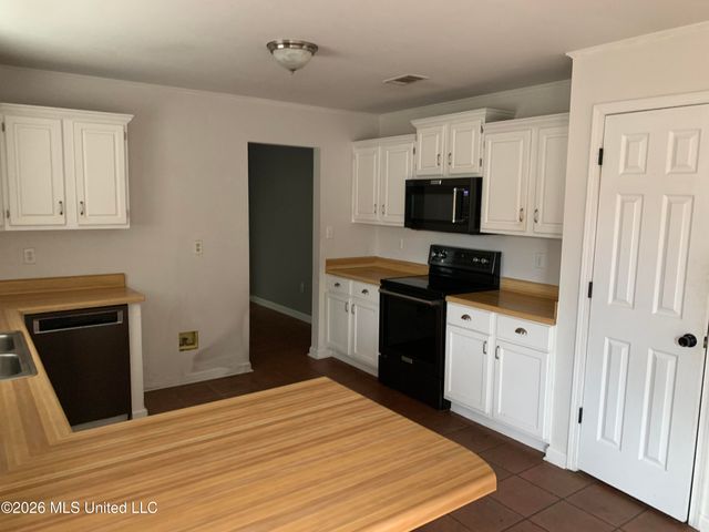606 Beyer Drive, Bay Saint Louis, MS 39520