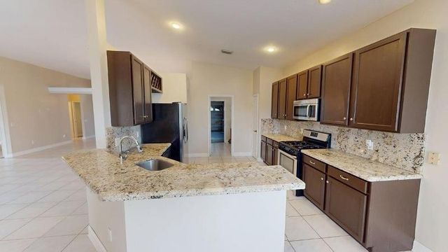 895 SW Lake Charles Circle, Port St. Lucie, FL 34986
