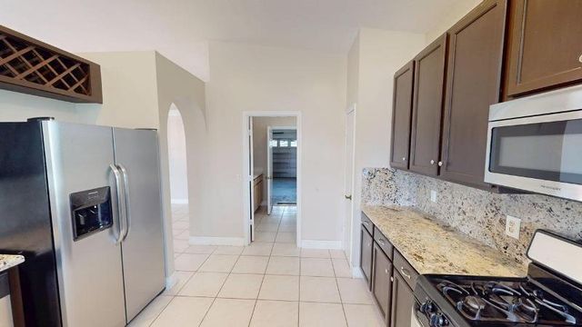895 SW Lake Charles Circle, Port St. Lucie, FL 34986