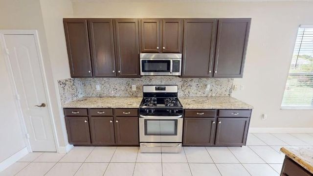 895 SW Lake Charles Circle, Port St. Lucie, FL 34986