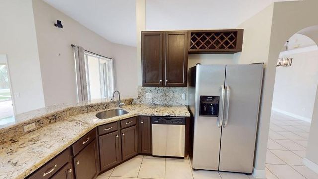 895 SW Lake Charles Circle, Port St. Lucie, FL 34986