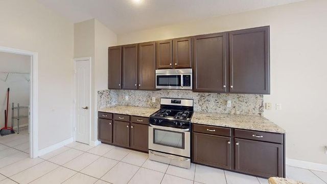 895 SW Lake Charles Circle, Port St. Lucie, FL 34986